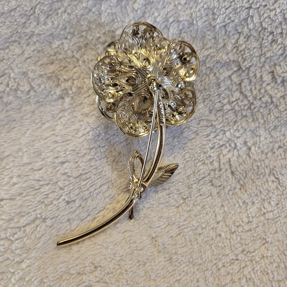 VTG Sarah Coventry Passion Flower Gold Toned Filagree Brooch Red Aurora Borealis